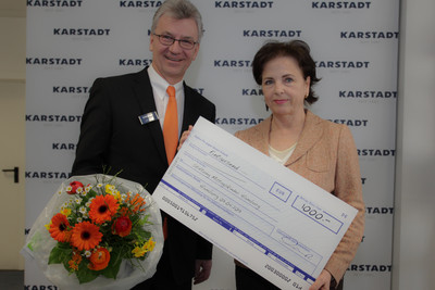 Karstadt spendet 1.000 Euro für die Stiftung Mittagskinder